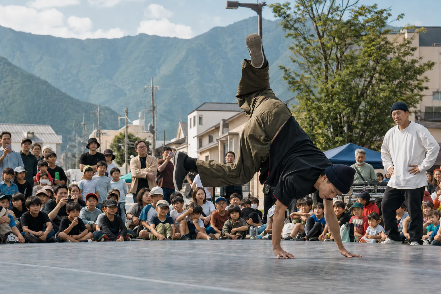 山梨の山々を背景に開かれるブレイクダンスイベントのイメージ